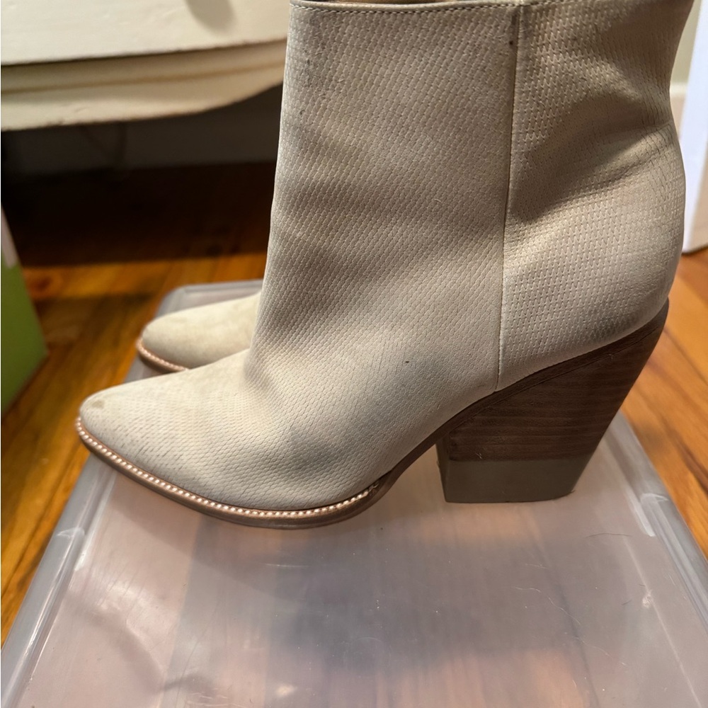 Marc Fisher Cream Leather Cowboy Booties Sz 7.5